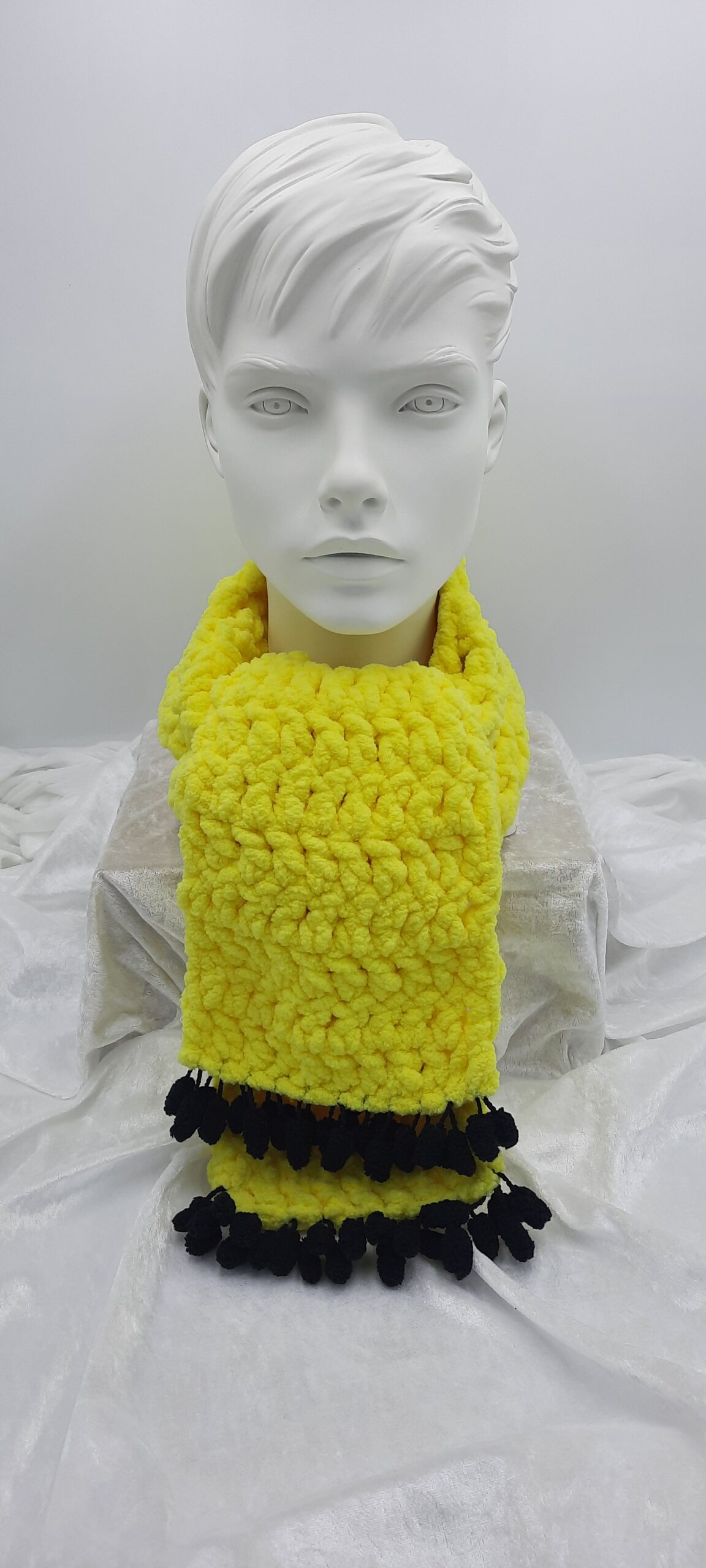 Dicker Kuscheliger Schal aus Chenille – Bild 4